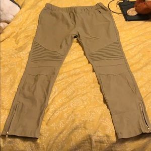 NWOT stylish leggings